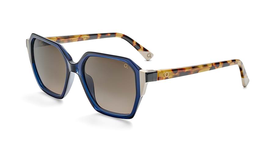 Das Bild zeigt die Sonnenbrille NAVAS von der Marke Etnia Barcelona in blau/havanna.